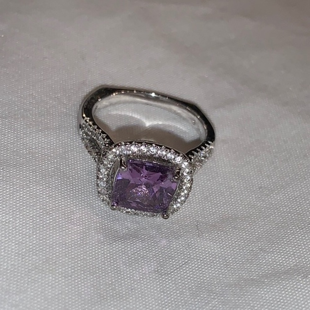 Ring - Picture 3 of 5